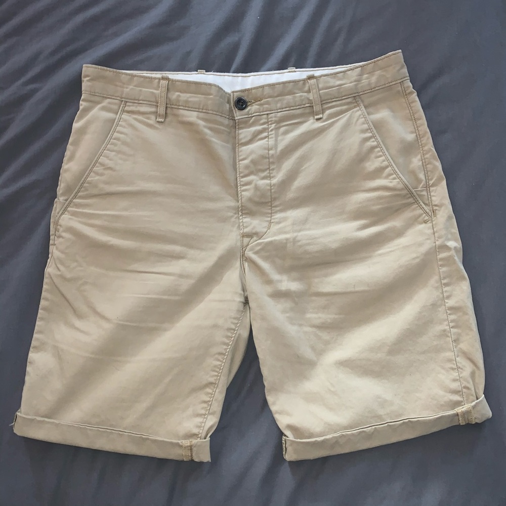 Levi Khaki Shorts